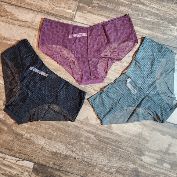 NWT Victoria's Secret Bundle: 3 Hiphuggers - Size XL - Picture 4 of 5